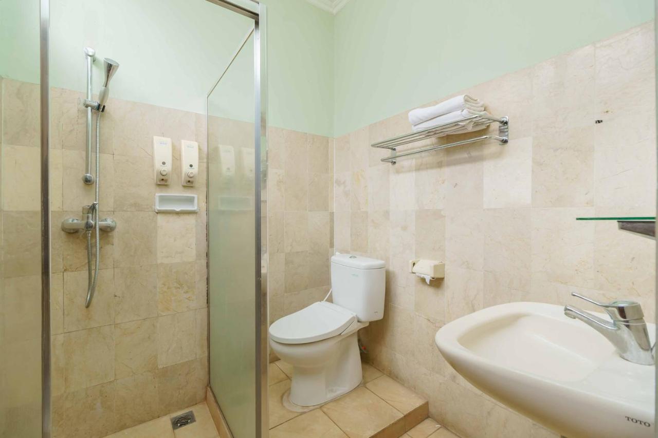 Reddoorz Plus Near Kemang Raya Jakarta Eksteriør billede