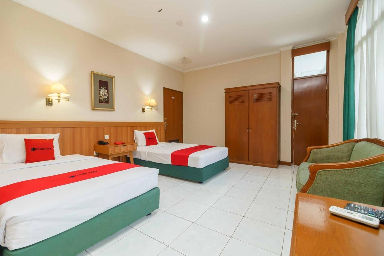 Reddoorz Plus Near Kemang Raya Jakarta Eksteriør billede