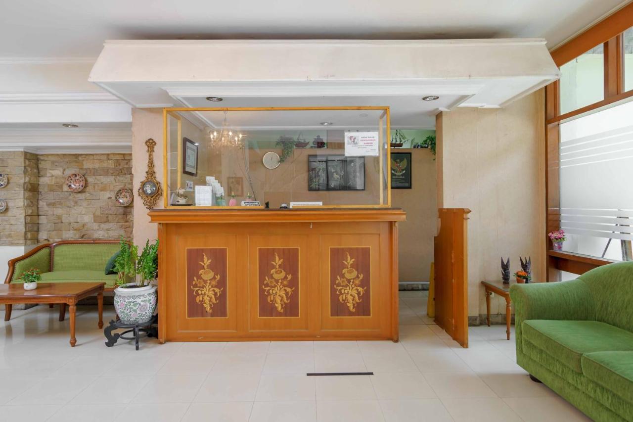 Reddoorz Plus Near Kemang Raya Jakarta Eksteriør billede