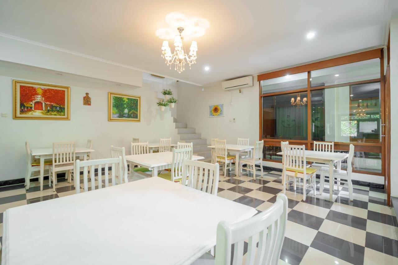 Reddoorz Plus Near Kemang Raya Jakarta Eksteriør billede