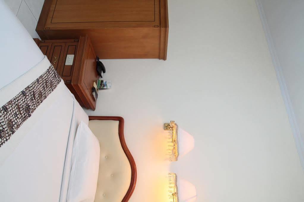 Reddoorz Plus Near Kemang Raya Jakarta Eksteriør billede