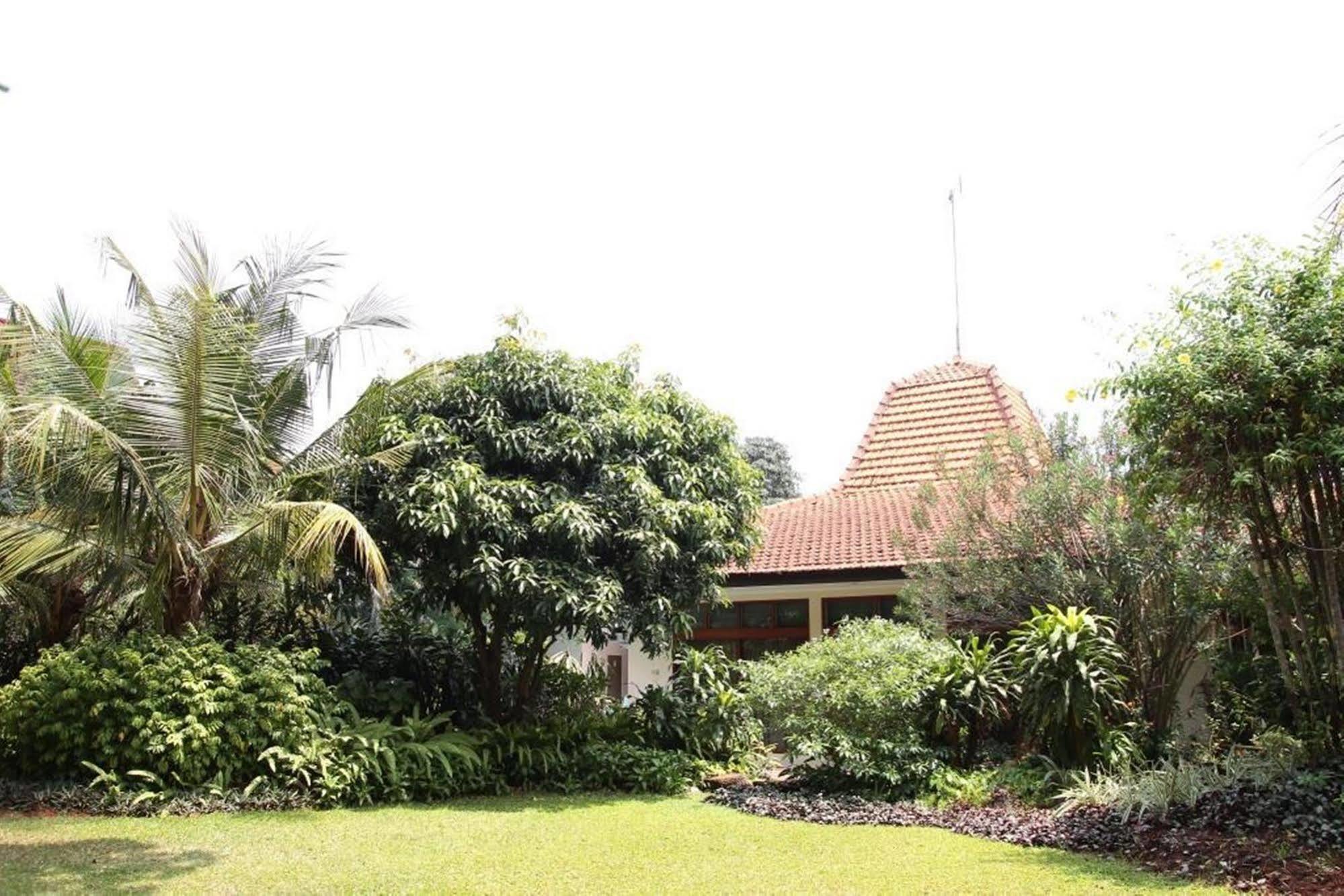 Reddoorz Plus Near Kemang Raya Jakarta Eksteriør billede