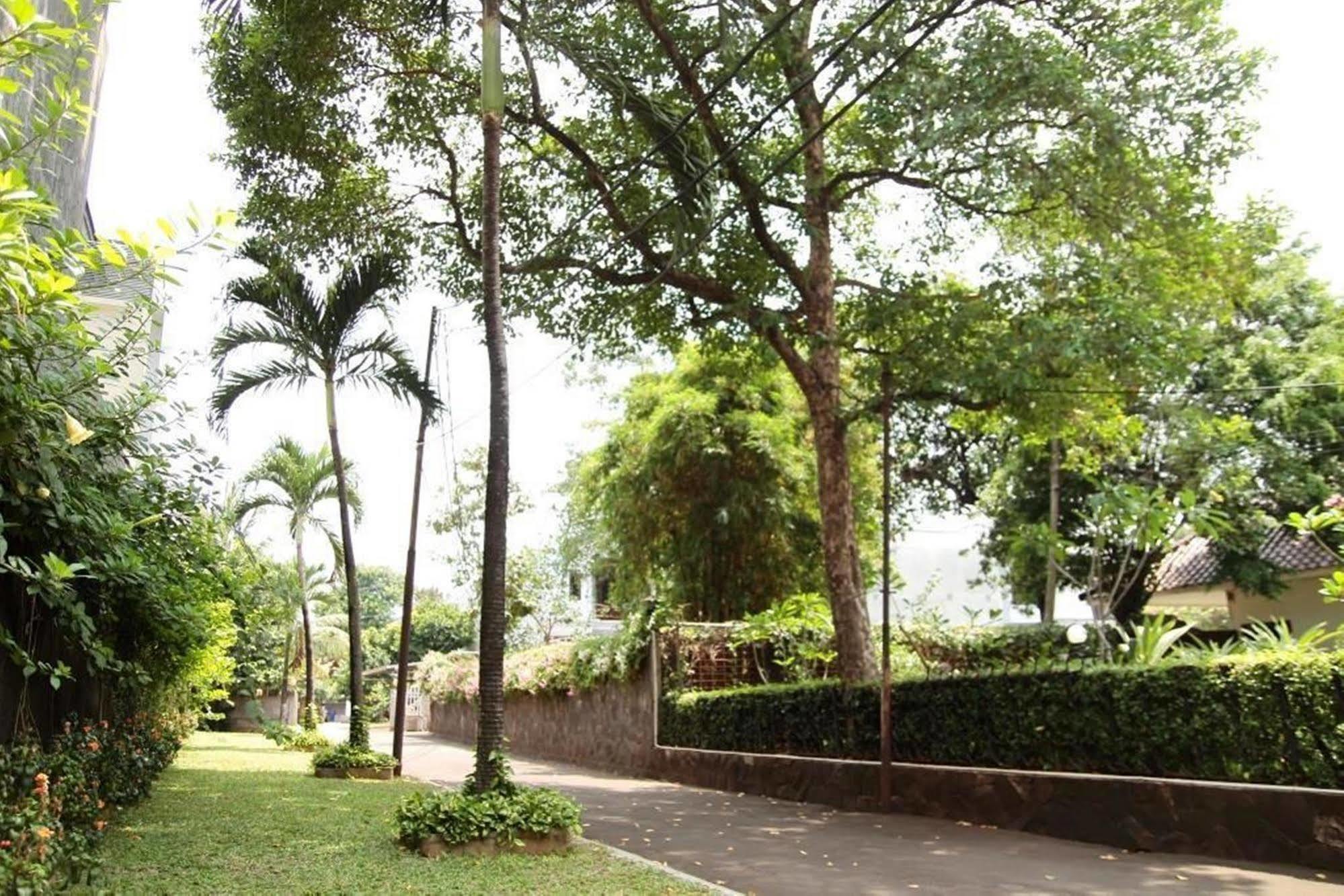 Reddoorz Plus Near Kemang Raya Jakarta Eksteriør billede